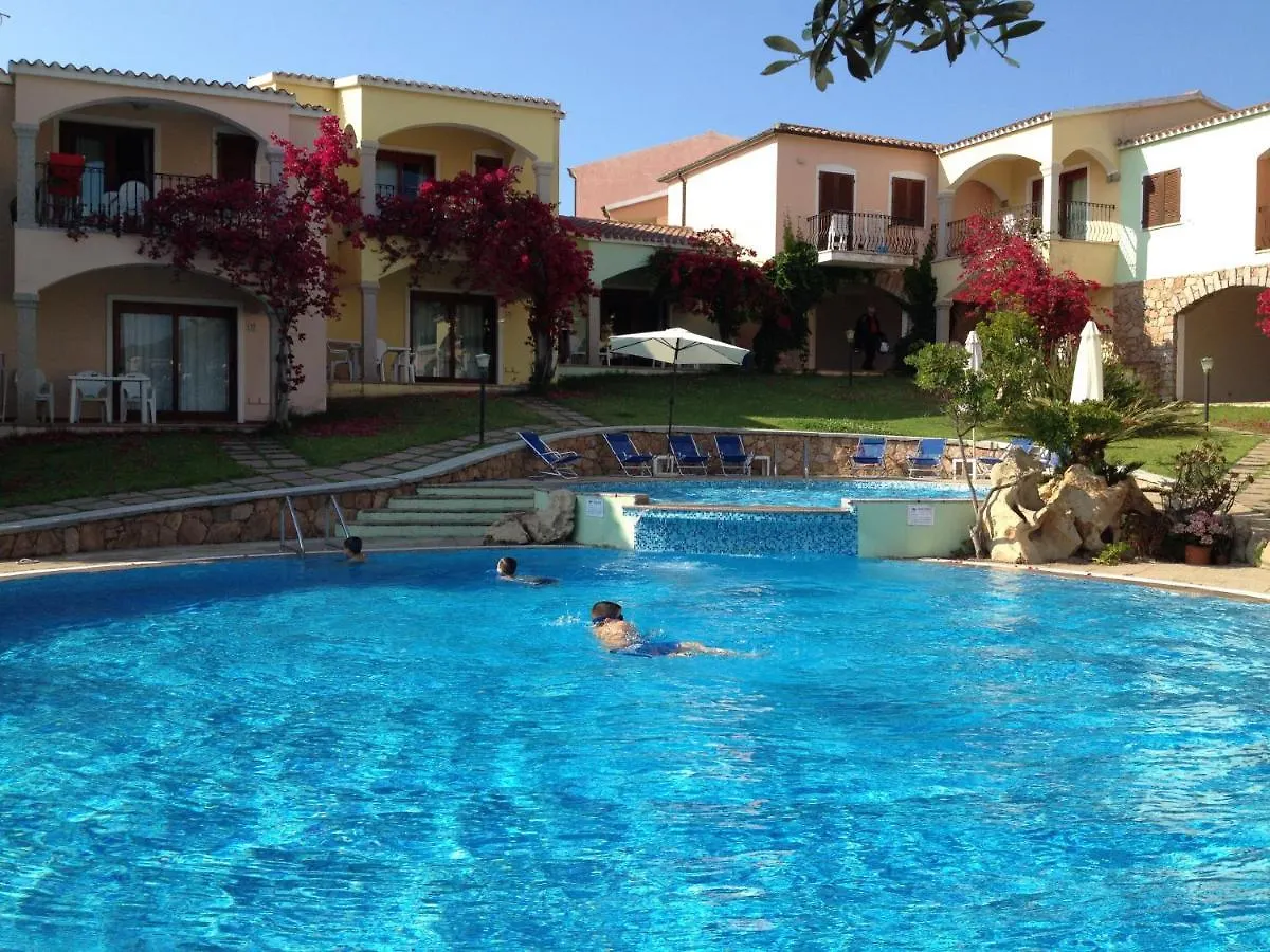 The Fantastic Residenza Badus Two Bedroom Sleeps Six Child Num0818 Badesi