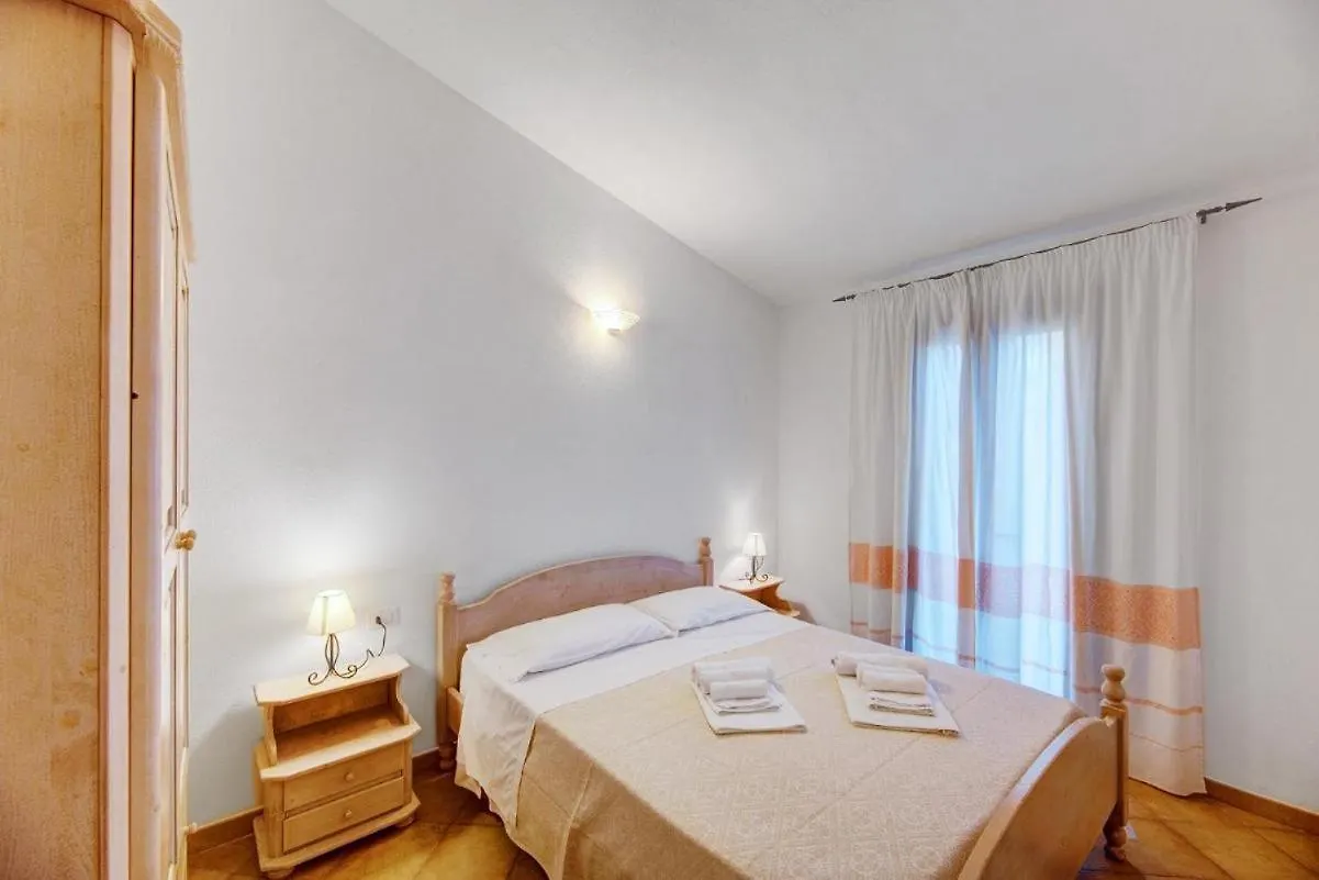Lejlighed The Fantastic Residenza Badus Two Bedroom Sleeps Six Child Num0818 Badesi