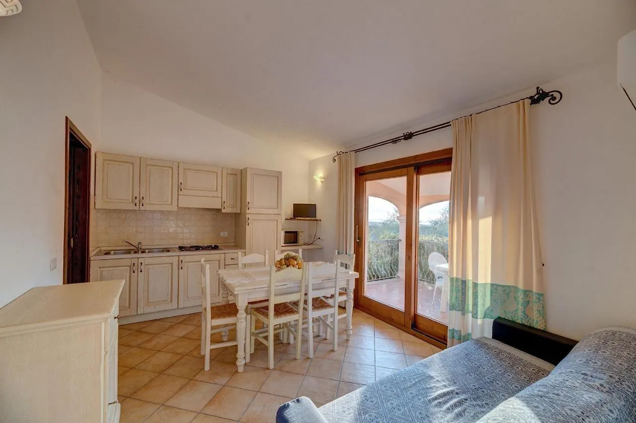 The Fantastic Residenza Badus Two Bedroom Sleeps Six Child Num0818 Badesi Lejlighed